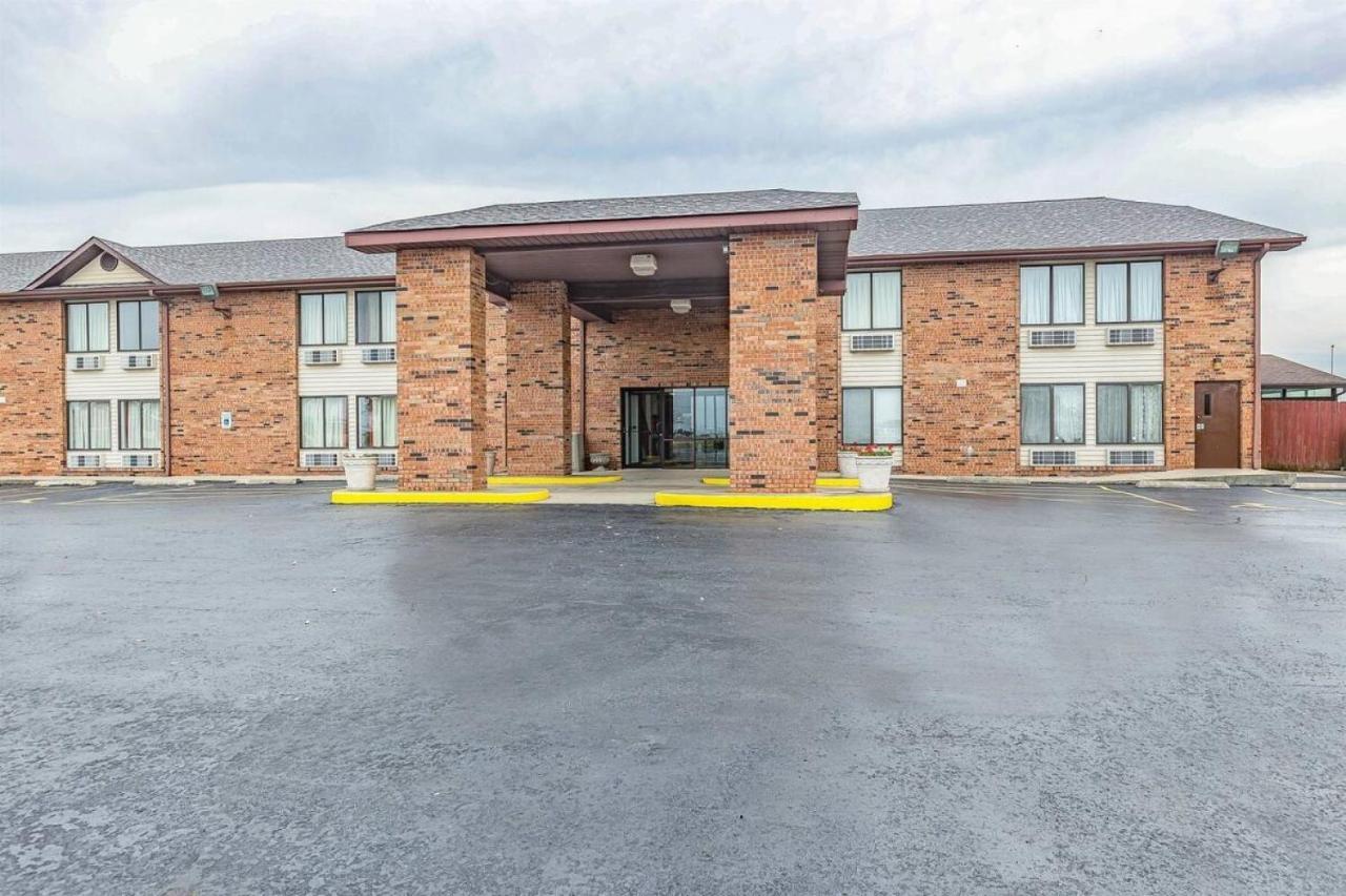 Red Lion Inn & Suites Pontoon Beach Exterior photo